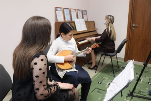Музыка белән дәвалау