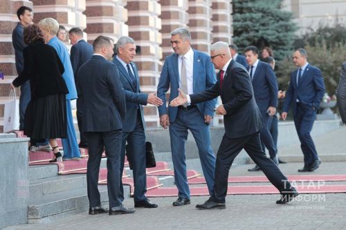 Рөстәм Миңнеханов ике дәүләт телен куллану өчен бөтен шартлар тудырырга кирәклеген әйтте