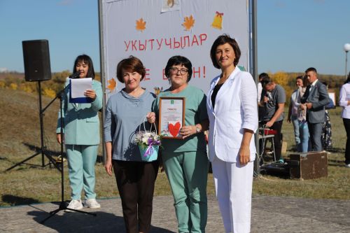 Укытучылар һәм өлкәннәр бәйрәме үткәрелде (+фоторепортаж)