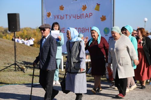 Укытучылар һәм өлкәннәр бәйрәме үткәрелде (+фоторепортаж)