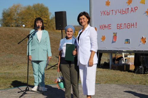 Укытучылар һәм өлкәннәр бәйрәме үткәрелде (+фоторепортаж)