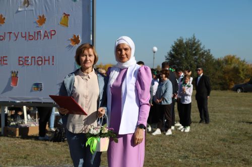 Укытучылар һәм өлкәннәр бәйрәме үткәрелде (+фоторепортаж)