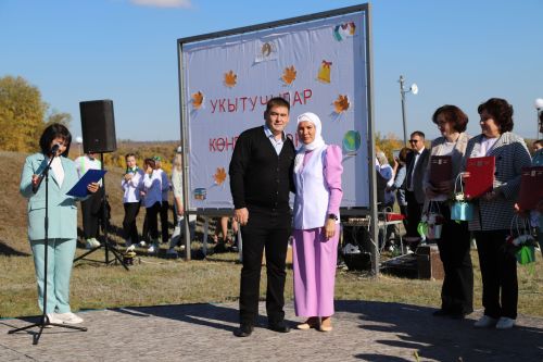 Укытучылар һәм өлкәннәр бәйрәме үткәрелде (+фоторепортаж)