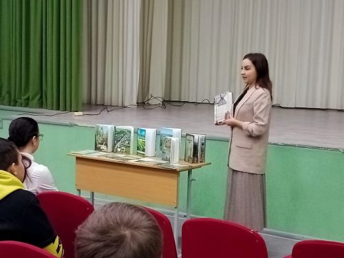 Студентлар белән очрашу
