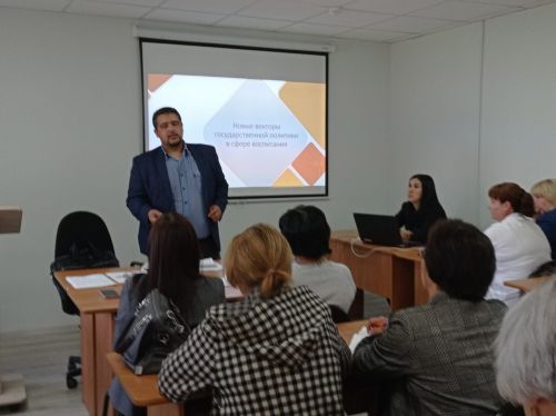 Тәрбия эшләре буенча директорлар урынбасарлары семинары