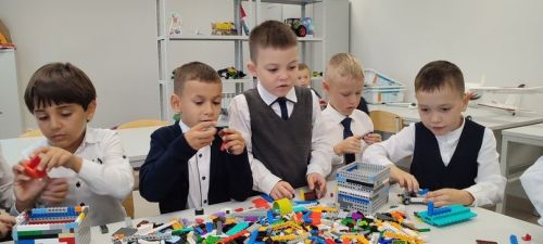 Укучылар экскурсиягә килә