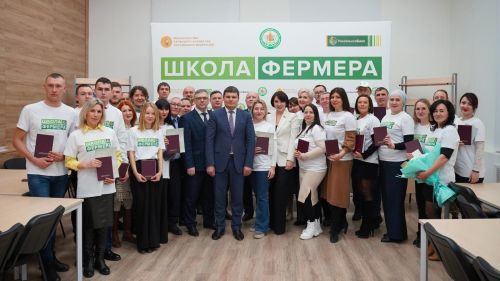 «Фермер мәктәбе» дипломнар тапшыра
