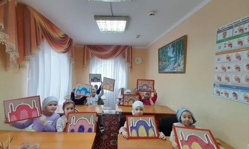 Нәниләр мәчеткә барган