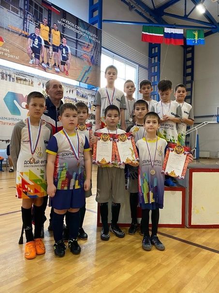 Мини-футбол буенча районара ярышлар узды (фоторепортаж)