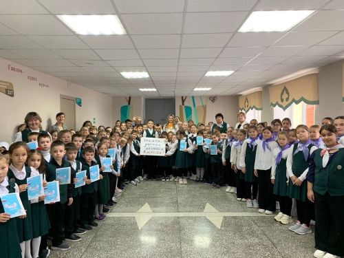 Г.Тукай исемендәге Мөслим урта мәктәбендә 1 сыйныф укучыларын «Россия бөркетләре» сафына кабул итү тантанасы узды.