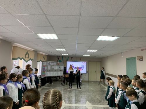 Г.Тукай исемендәге Мөслим урта мәктәбендә 1 сыйныф укучыларын «Россия бөркетләре» сафына кабул итү тантанасы узды.