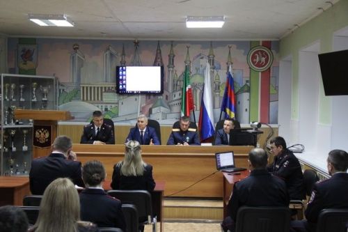10 ноябрь - Россия Федерациясе эчке эшләр органнары хезмәткәрләре көне
