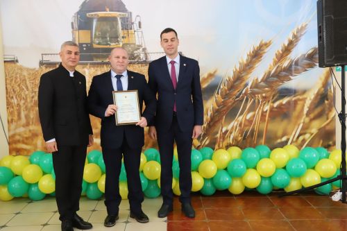 Авыл хуҗалыгы тармаганды хезмәт куючылар хөрмәтләнде