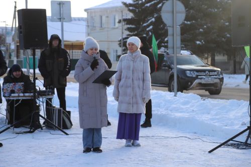 Бүген райондашларыбыз махсус хәрби операция зонасына гуманитар ярдәм илтеп кайткан егетләребезне каршы алды