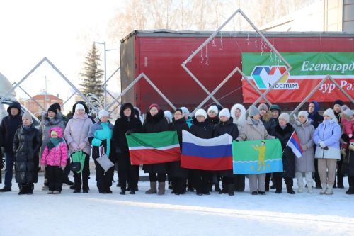 Бүген райондашларыбыз махсус хәрби операция зонасына гуманитар ярдәм илтеп кайткан егетләребезне каршы алды
