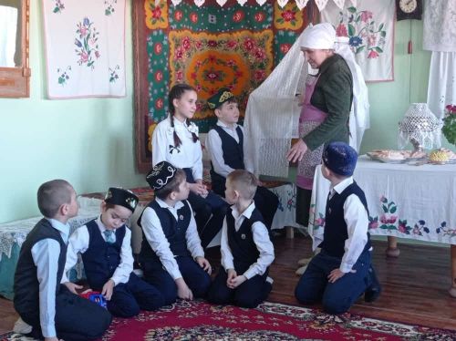 Тәрбия буенча директор урынбасарлары һәм киңәшчеләре семинары