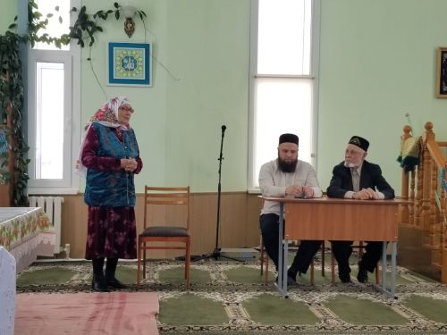 Мөслим мөхтәсибәте хезмәткәрләре  халык белән очраша