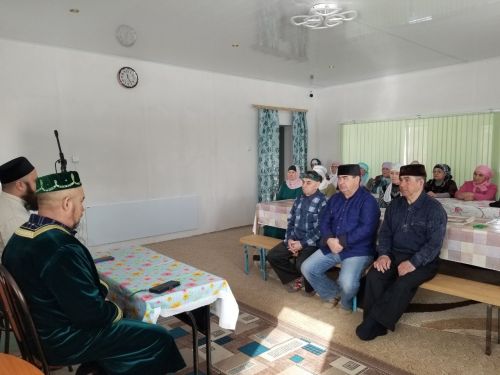 Мөслим мөхтәсибәте хезмәткәрләре  халык белән очраша