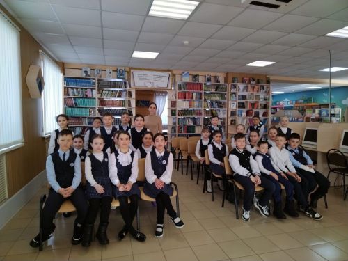 Лицей укучылары китапханәдә кунакта