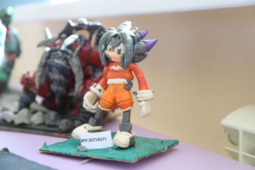 Пластилиннан фигуралар ясаган