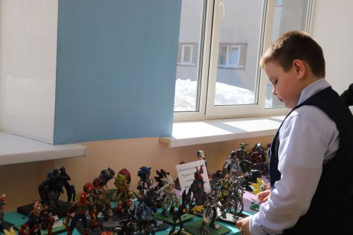 Пластилиннан фигуралар ясаган