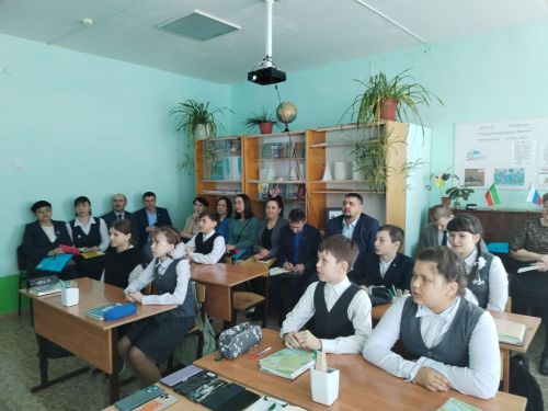 Мәктәп җитәкчеләре киңәшләште