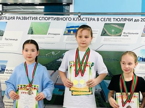 Йөзүчеләр алтын һәм көмеш медальләргә лаек булды