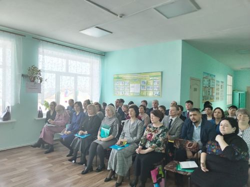 Мәктәп җитәкчеләре киңәшләште