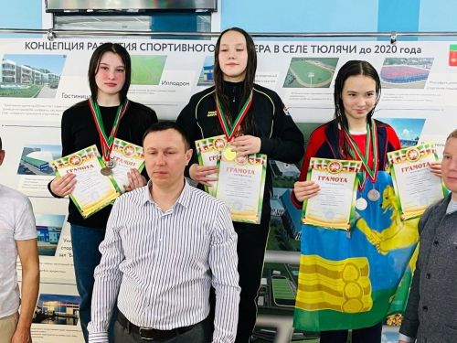 Йөзүчеләр алтын һәм көмеш медальләргә лаек булды