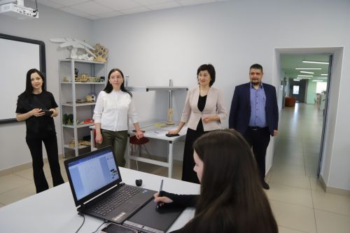Мәктәптән тыш эшләр үзәгендә Дрон-рейсинг һәм график дизайн буенча хакатон муниципаль ярышлары үтте
