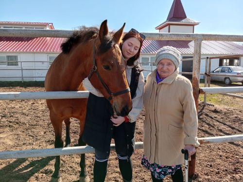 Өлкәннәр ат спорты комплексына экскурсиягә бардылар