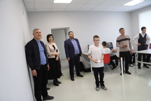Мәктәптән тыш эшләр үзәгендә Дрон-рейсинг һәм график дизайн буенча хакатон муниципаль ярышлары үтте