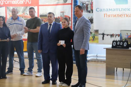 Хатын-кызлар арасында волейбол ярышлары бара