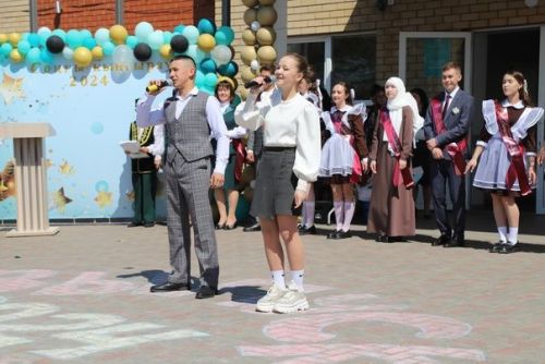 Соңгы кыңгырау бәйрәме (фоторепортаж)