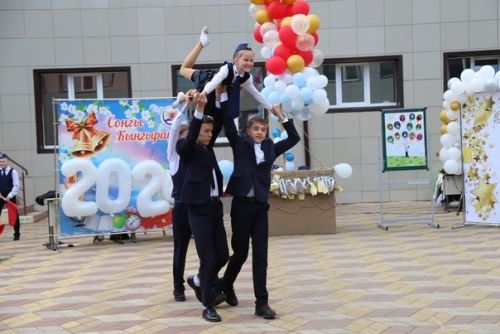 Соңгы кыңгырау бәйрәме (фоторепортаж)