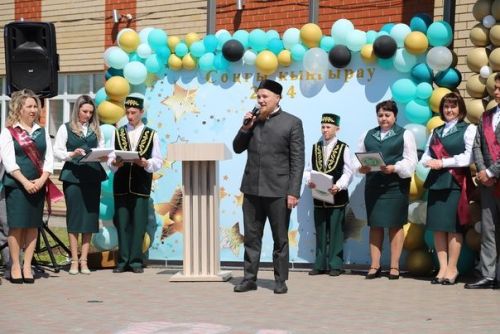 Соңгы кыңгырау бәйрәме (фоторепортаж)