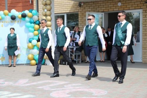 Соңгы кыңгырау бәйрәме (фоторепортаж)