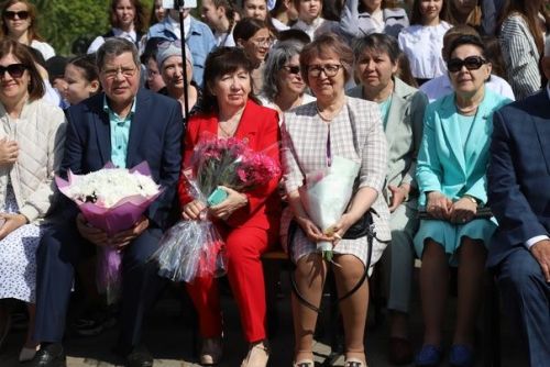 Соңгы кыңгырау бәйрәме (фоторепортаж)