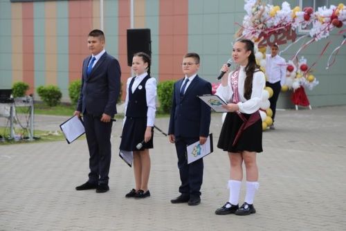 Соңгы кыңгырау бәйрәме (фоторепортаж)