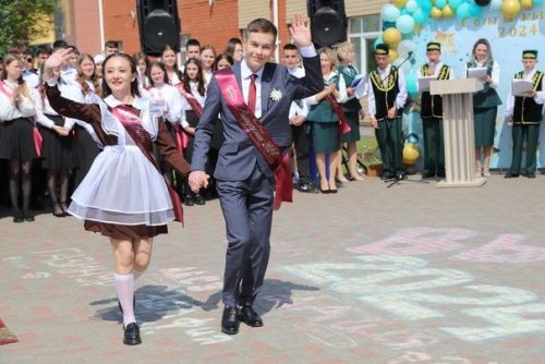 Соңгы кыңгырау бәйрәме (фоторепортаж)