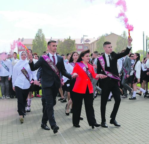 Соңгы кыңгырау, чыңлама...