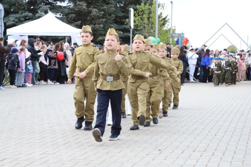 Мөслим урамнары буйлап демонстрантлар колоннасы үтте (+фоторепортаж)