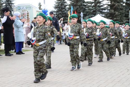 Мөслим урамнары буйлап демонстрантлар колоннасы үтте (+фоторепортаж)