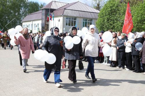 Мөслим урамнары буйлап демонстрантлар колоннасы үтте (+фоторепортаж)