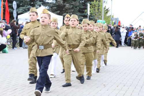Мөслим урамнары буйлап демонстрантлар колоннасы үтте (+фоторепортаж)