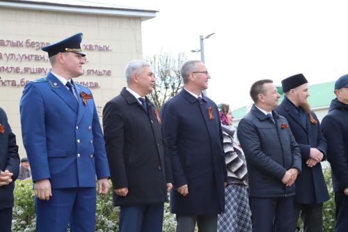 Мөслим урамнары буйлап демонстрантлар колоннасы үтте (+фоторепортаж)