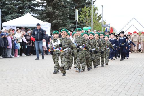 Мөслим урамнары буйлап демонстрантлар колоннасы үтте (+фоторепортаж)