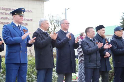 Мөслим урамнары буйлап демонстрантлар колоннасы үтте (+фоторепортаж)