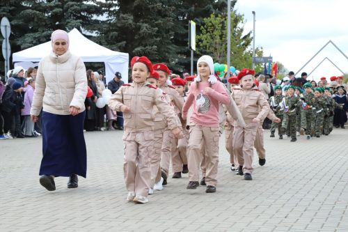 Мөслим урамнары буйлап демонстрантлар колоннасы үтте (+фоторепортаж)