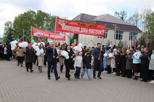 Мөслим урамнары буйлап демонстрантлар колоннасы үтте (+фоторепортаж)